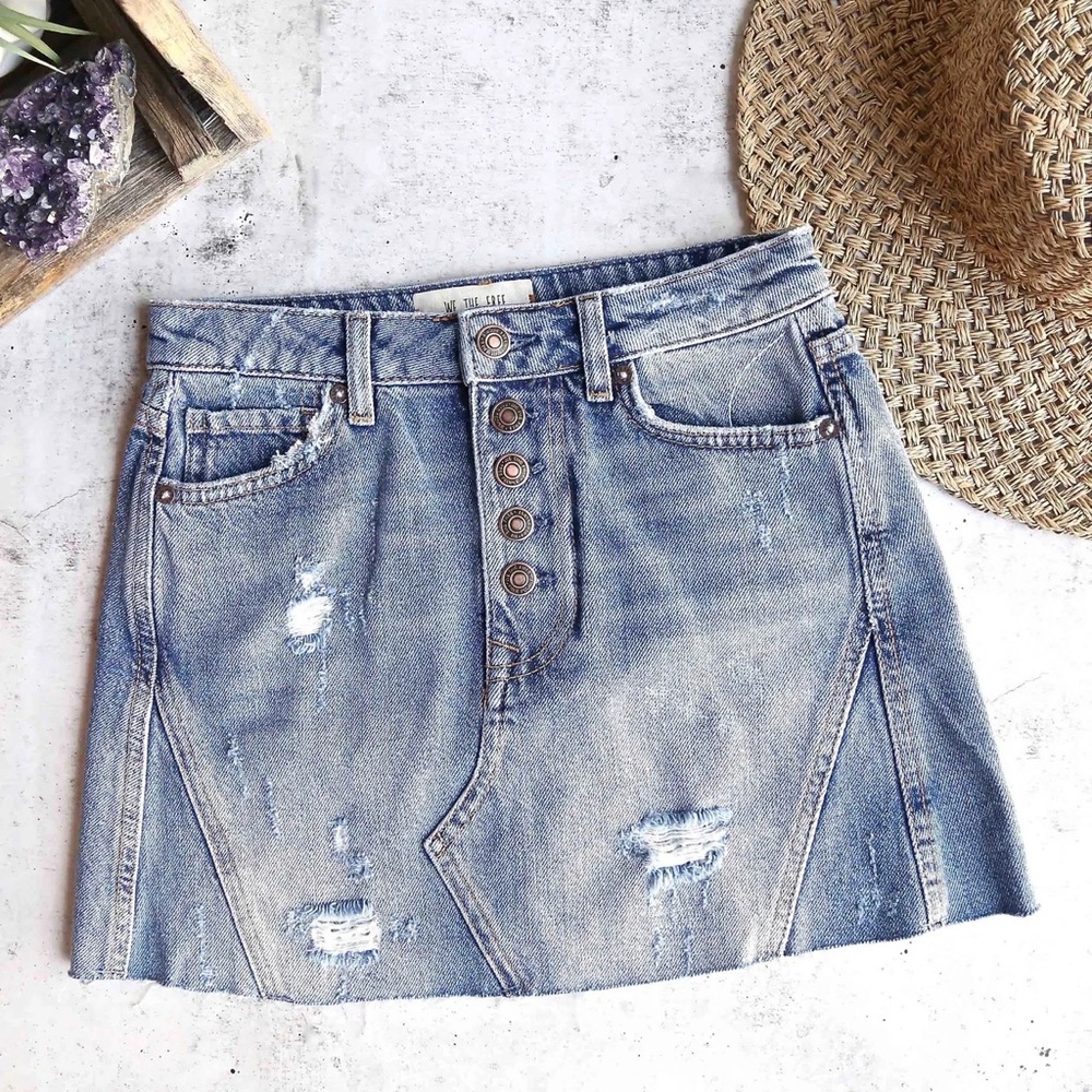 Free People - Distressed Raw Hem Denim A-Line Skirt in Indigo/Blue